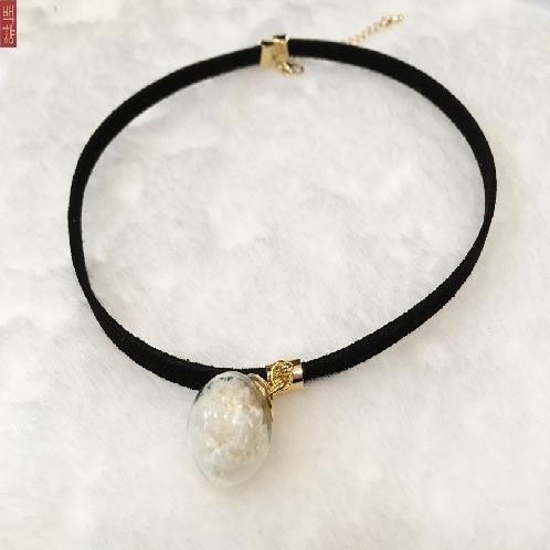 full image G-Blossom Preserved Flower Crispam Choker Necklace white